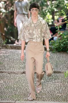 Fendi - Spring 2020 Menswear https://www.vogue.com/fashion-shows/spring-2020-menswear/fendi/slideshow/collection#10 Ruin Garden, Menswear Runway, Mens Fashion Week, Fashion Man, Men Fashion Casual Outfits, Indiana Jones, Fashion Show Collection