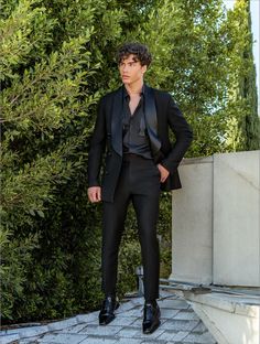 Prom Outfits for Men: What to Wear to Your School Prom Groom Dress Men, Black Outfit Men, Wedding Dresses Men Indian, Black Suit Wedding, Formal Men Outfit, Classy Suits