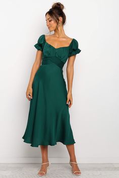 Emerald Dresses, Emerald Green Dresses, Grad Dresses, Green Midi Dress, Guest Outfit, Mode Inspiration, Wedding Attire