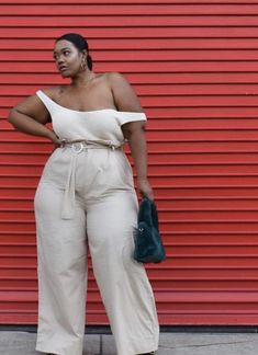 Plusize Fashion Outfits, Plus Size Summer Street Style, Monochrome Plus Size Fashion, Old Money Aesthetic Women Plus Size, Classy Aesthetic Plus Size, 70s Fashion Black Women Plus Size, Midsize Black Woman, Curvy Street Style, Plus Size Street Style