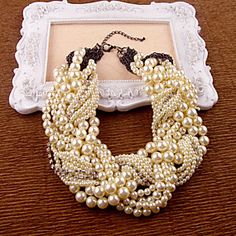 Fashion Clothes & Accessories قلادات متدلية, Pearl Statement Necklace, Pearl And Lace, White Necklace, Rhinestone Necklace, Pearl Jewelry, Jewelry Inspiration, Bead Work