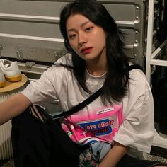 Save = Follow Aesthetic Street, Shot Hair Styles, Haircuts Straight Hair, Cut My Hair, Drawing Poses, Ulzzang Girl, Aesthetic Girl, Beauty Fashion, Pretty Woman