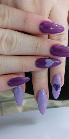 Purple Heart Acrylic Nails, Nail Ideas Purple Almond, Simple Purple Nail Designs Almond, Almond Nails Trendy Black, Dip Nail Ideas Oval, Cute Dark Purple Nails, Purple Nails Oval, Dark Purple Nails Aesthetic, Gel Nails Ideas Purple