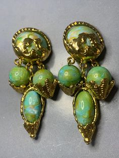 EXTRAORDINARY VINTAGE 1980s DESIGNER SPANISH 24K GOLD PLATED TURQUOISE OCEAN BLUE MARBLED DESIGN RESIN BEADS HUGE STATEMENT RUNWAY COUTURE SIGNED DANGLY CLIP ON EARRINGS !! An AMAZING vintage 1980s SPANISH dangly signed clip on earrings ! Featuring an extraordinary TURQUOISE ocean BLUE marbled detailed design. Illumines gold, turquoise Blue marbled  beads that dangly with PURE ELEGANCE. Surrounded in a very high quality rich ornate 24K gold plated. In the centre a big Coin shape done in a resin. Turquoise Ocean, Pure Elegance, Bleu Turquoise, Resin Beads, Ocean Blue, Blue Ocean, Clip On, Jewelry Inspiration, Clip On Earrings