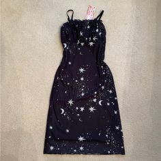 Super Cute, Comfy Dress Displaying The Night Time Sky. Black And White Dress That Cinches Making For A Flattering Fit. Perfect For Summer Time, Nights Out, Homecoming Dances, Or Any Casual And Semi Formal Events. New With Tags Size Small. Soft, Flowing Material. Sleeveless Star Print Dress For Night Out, Black Star Print Dress, Black Fitted Midi Dress For Night, Fitted Black Midi Dress For Night, Black Mini Dress With Star Print, Black Fitted Star Print Dress, Fitted Black Star Print Dress, Fitted Black Dress With Star Print, Black Summer Sleep Dress