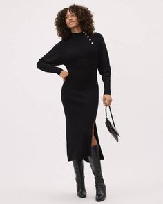 Cette robe midi conçue dans un confortable tricot côtelé est une superbe addition à faire à votre garde-robe cette saison. Avec un col montant et des détails tels que des boutons à l'encolure et une fente latérale à l'ourlet, cette robe tout en simplicité saura rehausser votre style. Coupe - Coupe ajustée : Coupe près du corps épousant la silhouette - Manches longues raglan - Longueur du corps à l'avant de 46,5" (taille M) Caractéristiques - Tricot côtelé extensible - Col montant - Boutons à la Yoga Jeans, Ribbed Midi Dress, Maternity Shops, Mock Neckline, Women's Coats & Jackets, New Tops, Coats Jackets Women, Dress Making, Midi Length