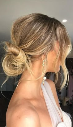 Low Bun Wedding Hair, Bridemaids Hairstyles, Classic Wedding Hair, Chignon Hair, Guest Hair, Wedding Guest Hairstyles, בר מצווה