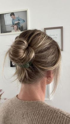 Mom Updo Hairstyles, Casual Updo Medium Length Hair, Medium Hair Casual Updos, Casual Updo For Fine Hair, Boat Day Hairstyles Medium Hair, Hair Assessories For Women, Easy Up Dos For Medium Hair Casual, Medium Length Hair Ponytails, Summer Hair Updo Easy Casual