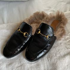 *Please Note: These Are A Size Eu39 But Fit Best Like An Eu38 Due To The Leather And Fur* Emblematic Looks From The First Alessandro Michele Collection Are Presented Again For The Ouverture Collection And Create A Link To Gucci’s Rich History. The Princetown Slipper Is Fully Lined And Trimmed With Lamb Wool Then Finished With The House's Signature Horsebit Detail. Featured In Vogue’s 25 Ways To Gucci Black Metal-Free Tanned Leather Horsebit Detail Elongated Toe Leather Sole Flat This Item Uses Women's Sizing These Shoes Run Small, We Recommend Sizing Up Half A Size Made In Italy Lamb Wool Lining Gucci Loafers Fur, Alessandro Michele, Leather Mules, Gucci Black, Gucci Shoes, Black Metal, Flat Shoes Women, Loafer Flats, Slippers