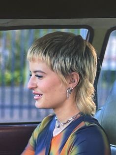 Undercut Mullet Women Short, Shaved Bleached Hair, Asher Yasbincek, Mullet Pixie, Queer Haircut, Queer Hair, Short Shag Haircuts, Shaggy Short Hair, Hair Inspiration Short