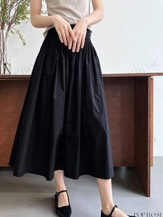 Chic Half-Sleeve Maxi Dress with Relaxed Fit and Adjustable Waistline for Comfort Midi Skirt Pattern, Umbrella Skirt, Flowy Design, Black Pleated Skirt, Skirts Midi High Waisted, Midi Length Skirts, Black Women Fashion, Dress Zipper, Pleated Midi Skirt