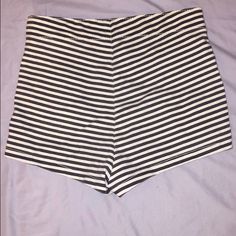 Mini Striped Shorts From H&M With Pockets Never Worn! Striped Stretch High-waisted Shorts, Summer Style H&m Short Bottoms, H&m Stretch Shorts For Summer, H&m Fitted Short Bottoms, H&m Fitted Short Length Bottoms, Fitted Short Length Bottoms By H&m, Fitted Short Length H&m Bottoms, Fitted Summer Bottoms From H&m, White Short Bottoms By H&m