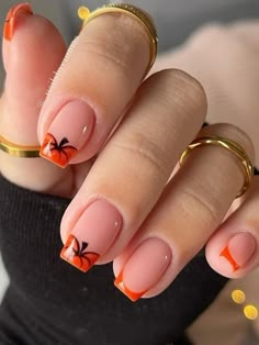 cute pumpkin nails: orange French tips Cute Halloween Nails Pumpkins, Pumpkin Nails Square, Short Pumpkin Nails, Fall Nail Designs Pumpkin, Nails Pumpkin Design, Gel Nail Designs For Fall Autumn, Pumpkin Patch Nails, Fall Nails Pumpkin Design, Pumpkin Acrylic Nails