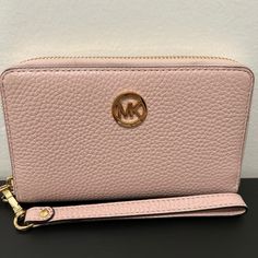 Michael Kors Wallet/Wristlet Detachable Strap Zipper Closure 1 Large Open Pocket 6 Card Slots 1 Zipper Pocket Brand New Silver Wallet, Pink Wallet, Michael Kors Wristlet, Bags Michael Kors, Brown Wallet, Wallet Wristlet, Leather Belt Bag, Pearl Leather, Michael Kors Collection