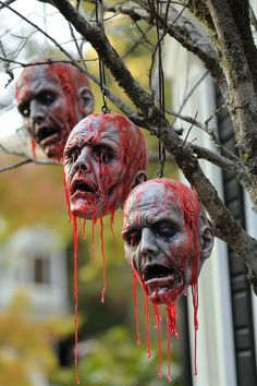 20 Simple Outdoor Halloween Decorations That Will Scare Your Neighbors - H.M.G Easy Outdoor Halloween Decorations, Diy Halloween Decorations Outdoor, Decorating For Halloween, Scary Halloween Decorations Outdoor, Uhyggelig Halloween, Outdoor Halloween Decorations, Halloween Decorations Outdoor, Halloween Outside