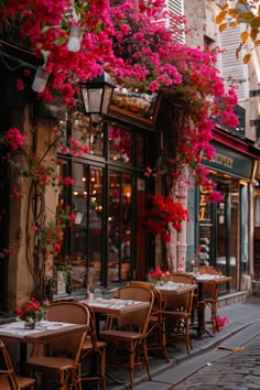 Sidewalk café with pink bougainvillea, al fresco dining in urban setting European Cafe Aesthetic, Cool Cafe Design, Cafe Architecture Exterior, Bougainvillea Restaurant, Cafe Decoration Ideas, French Cafe Interior Design, Bistrot Design, Cafe Ideas Design, Floral Restaurant