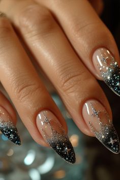 Sparkly Nails 2024 Sparkle Outline Nails, New Year’s Nails Black, Christmas Nails Sparkly Silver Glitter, New Year Theme Nails, Twinkle Nail Design, Bow Nail Charm, Sparkling Nails Design, Black Gala Nails, Acrylic Nail Designs Sparkle