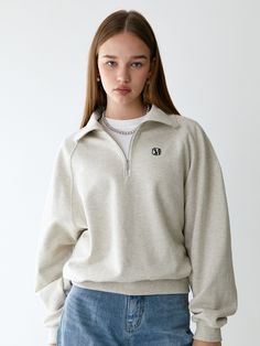 Editor's NotesCasual sweatshirts that made ofsolid and comfortable cotton fabric. Featuring the high-neck design with zip-updetail, and the logo embroidery and zipper in contrast color that added acasual point to the design. Style with various bottoms like skirts, denimjeans, or trousers to complete the casual outfits. - High-neck designwith zipper closure- Logoembroidery detail- Ribbed hemand cuffs- Contrast color of zipper andlogo- Loosesilhouette Measurements(in.)ONE SIZE (XS-M)- To Zipper Sweatshirt Women, Sweater Zipper Outfits, Gray Half Zip Pullover Outfit, Quarter Zips For Women, Quarter Zip Aesthetic, Half Zipper Outfit, Half Zip Top Outfit, Grey Half Zip Pullover Outfit, Cotton Half-zip Sweatshirt With Zipper Closure