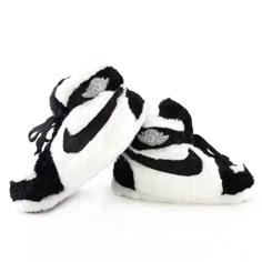 Brand New Fun And Comfy Unisex One Size Fits All Air Jordan's Jordan 1 Fluffy Slippers, Air Jordan 1 Slippers, Plush Jordan Slippers, Jordan House Slippers, Air Jordon Slippers, Giant Jordan Slippers, Slippers Jordans, Jordan Slippers, Nike Slippers