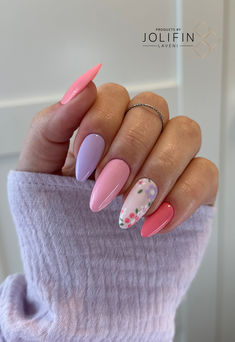 Verwendete Produkte:  www.prettynailshop24.de Shellac- Burnt Neon-Coral Shellac - Lilac Macaron Shellac - Exotic Ochid Shellac - Pastell Cherry Blossom Shellac - Spring Rose Shellac - White Shellac - Pastell Monstera Leaf Matte Nail Designs Ideas, Nails Pastell, Lilac Almond Nails, Nail Ideas March, Bright Nail Ideas, Pastel Summer Nails, Pretty Spring Nails, Pink And Purple Nails, White Shellac