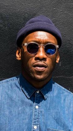 Mahershala Ali Style, Airplane Travel Essentials, Urban People, Mahershala Ali, Black Men Street Fashion, Bald Men, Airplane Travel, Mens Outfit Inspiration