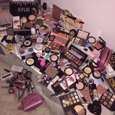 Makeup Collection Aesthetic, Collection Aesthetic, Cake Face, Make Up Looks, Cosmetic Organizer, Makeup Goals, Beauty Blender