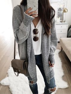 Cardigan Outfit For Work, Cardigans Outfits, Fall Fashion Coats, Plaid Cardigan, Gilet Long, Collar Cardigan, Cardigan Long, Fall Coat, Fashion Weeks