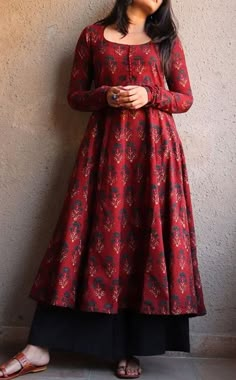 Long Kurta Designs, Printed Kurti Designs, Indian Kurti Designs, Long Gown Design, Simple Kurta Designs, Designer Kurti Patterns, Simple Kurti Designs, Kurti Designs Latest, Long Kurti Designs