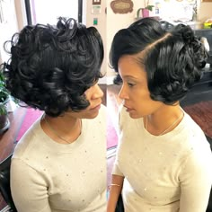 Healthy Hair is ALWAYS in style! Type 3 Curly Hair Bob, Denim Brunch Outfit Ideas, American Hairstyles, Braided Styles, Sassy Hair, Penteado Cabelo Curto, Curly Wig, Wig Human Hair