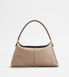 The distinctive element of this shoulder bag is the original closure, made by the overlapping of two shaped flaps. Crafted in semi-shiny soft leather, it features a slightly padded handle and a removable shoulder strap in canvas with leather tessells. The metal T Timeless accessory adorns the side of this essential and feminine line creation, which comes with an internal zipped pouch. Tods Bag, Timeless Bags, Micro Bag, Pink Shoulder Bag, Hanging Bag, Timeless Accessories, Flap Bag, Leather Mini, Trainers Women