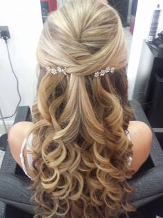 Wedding Hair Half, Mother Of The Bride Hair, Simple Wedding Hairstyles, Elegant Wedding Hair, Wedding Hair Down, Wedding Hairstyles Updo, Half Up Half Down Hair, Half Up Hair, Wedding Hair And Makeup