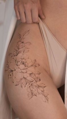 a woman's thigh with flowers on it