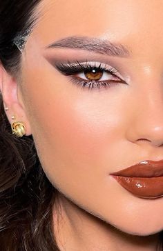 Soft Smokey Eye Makeup With Red Lips, Red Carpet Makeup Looks 2023, Ball Makeup, Brown Lipstick, Swag Makeup, Eye Makeup Pictures, Neutral Makeup