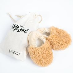 Soft Soul Baby bear paw faux fur slippers in natural. All slippers are lined with premium earth-friendly fleece with a soft eco-lux fabric backing to ensure no blisters or rubbing occur during wear. Elastic has been tightened to perfection and slippers fit best without socks, slipper is designed to regulate heat during climate conditions (keep cold in summer and hot during winter) therefore barefoot is preferred. It has similar durability and feel to animal fur but is vegan friendly, our brand i Bear Paw Slippers, Bearpaw Slippers, Slippers For Kids, Paw Slippers, Fur Animal, Bear Slippers, Animal Slippers, Animal Fur, Bear Paw