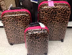 cheetah print and pink luggage! Love it Mcbling Fashion, Pink Luggage, Cute Luggage, Hot Pink Leopard, Stylish Luggage, Animal Print Wallpaper, Trashy Y2k, Animal Print Fashion, Pink Leopard Print