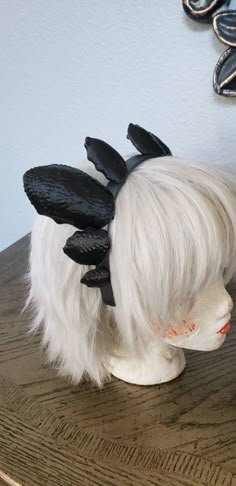 Dragon Horns Headband, Toothless Makeup Halloween, Toothless Dragon Makeup, Light Fury Cosplay, Toothless Dragon Costume, Toothless Costume Diy, Toothless And Light Fury Costume, How To Train Your Dragon Costume, Light Fury Costume