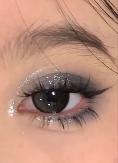 Glitter Eyeshadow Looks, Concert Makeup, Cute Eye Makeup, Swag Makeup, Glitter Eye Makeup, Brown Eye, Pinterest Makeup