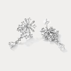 Whoever said snowflakes were only white haven't seen these dazzling cerulean snowflake earrings! With a dangle design and sparkling details, they'll be sure to catch some eyes. Step up your winter style game with these! DETAILS Materials:   Silver,  Topaz, Zircon Size: 1.22"* 0. 63 "(31mm*16mm) Silver  Weight: 3.83g Cinderella Pumpkin, Blue Morpho Butterfly, Pearl Gifts, Unique Gift Wrapping, Blue Morpho, Snowflake Earrings, Butterfly Gifts, Enamel Necklaces, Christmas Gifts For Girls