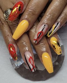 Pop Nail Art, Pedi Designs, Nail Art Red, Fly Nails, Poppin Nails, Red Ombre Nails, Multicolored Nails, Tooth Gems, Amazing Nails