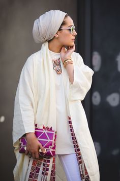 The Most Authentically Inspiring Street Style From New York #refinery29 http://www.refinery29.com/2015/09/93788/ny-fashion-week-spring-2016-street-style-pictures#slide-43 Accessory game strong.... Turban Outfit, Street Style 2016, Mode Turban, Mode Abaya, Style Hijab, Turban Style, Ny Fashion, Modest Wear, Outfit Trends