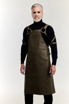 The harmonious fusion of Style and functionality, step into a world of luxury with our Eskandur Leather Designer Apron - Green. The 3-dimensional ultimate fit feature grants unrestricted movement, while the 100% Full Leather Lining feature ensures an impeccable experience for all. The double turned edges technique (There is no painted edges) guarantee both comfort and sustainability. Revel in the distinctive custom design leather, a true testament to craftsmanship and artistry. The custom design Leather Garment Bag, Body Motion, Tattoo Maker, Luxury Green, Nfc Tag, Handmade Aprons, Spring Suit, Leather Apron, Apron Designs