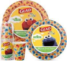 the sesame street dinnerware set is designed to look like an animal