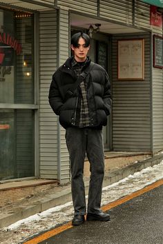 Men Street Style Winter, Japanese Mens Fashion Winter, Japan Winter Men Outfit, Japanese Winter Outfits Men, South Korean Mens Fashion, Japanese Winter Fashion Men, Korean Men Winter Fashion, Japan Winter Outfits Men, Seoul Winter Outfit