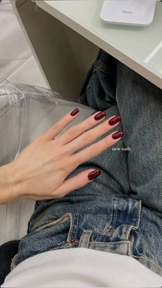 Nails For Red Outfit, Manicure Ideas 2024, Red Nails Aesthetic, Red Manicure Ideas, Nagel Tips, Minimal Nails