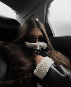 Camila Parker, Snow Pics, Winter Dark, Ny Outfits, Classy Outfits For Women, Self Portrait Poses, To The Bone, Black And White Aesthetic