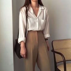 Vintage Outfits Classy, Korean Pants, Korean Fashion Ideas, Outfit Korean, Fashion Skirts, Academia Fashion, Beach Outfits, Tomboy Outfits