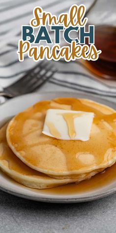 Small Batch Pancakes - make 4 pancakes for two or 2 pancakes for a single serve breakfast! Easy and fluffy pancakes are so simple.