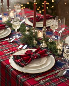 Tartan Plaid Christmas, Christmas Dining Table Decor, Festive Tablescape, Christmas Table Linen, Christmas Dining Table, Christmas Dinner Table, Tartan Christmas, Christmas Table Cloth, Christmas Tablescapes