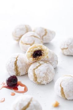 powdered doughnuts with jam and jelly on the side, ready to be eaten