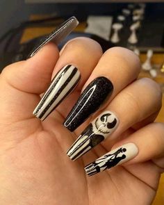 Skellington Nails, Jack Skellington Nails, Sally Nails, Fun Halloween Nails, Halloween Nail Art Easy, Black And White Nail Designs, Stripped Nails